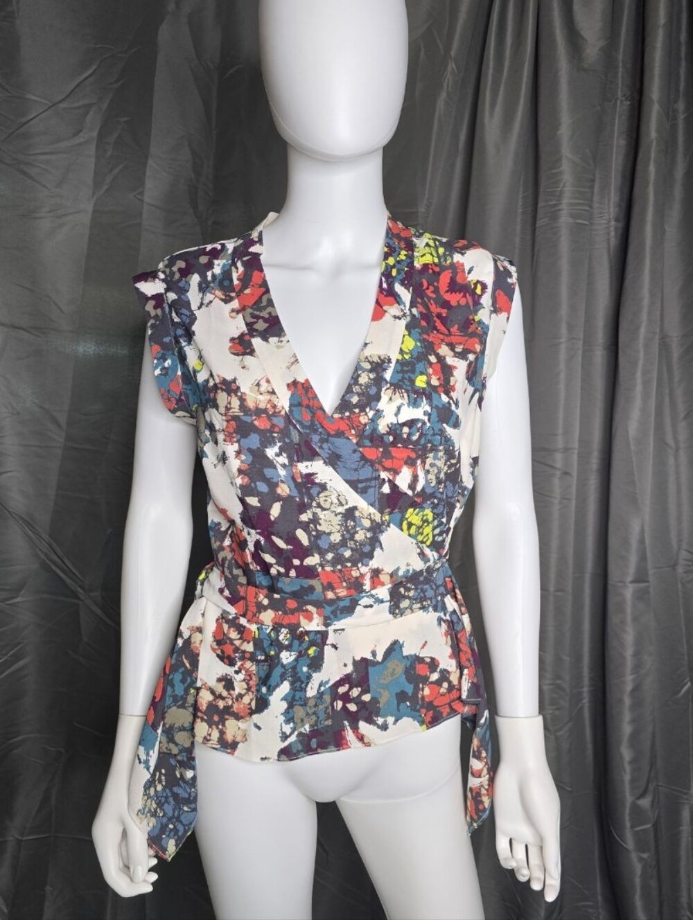 BCBG Abstract Print V-Neck Peplum Top